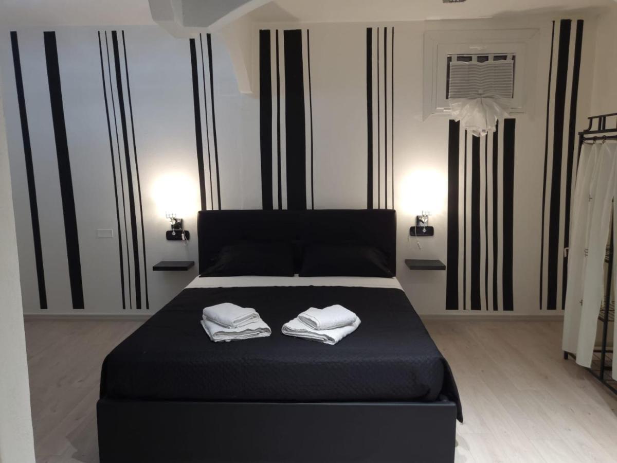 Come Per Incanto Rooms 博萨 外观 照片